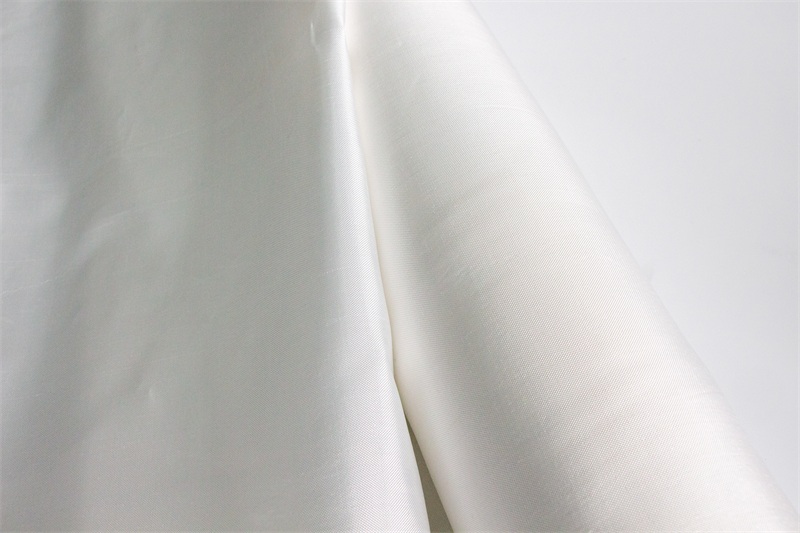 Ultra high molecular weight polyethylene plain woven fabric 70gsm